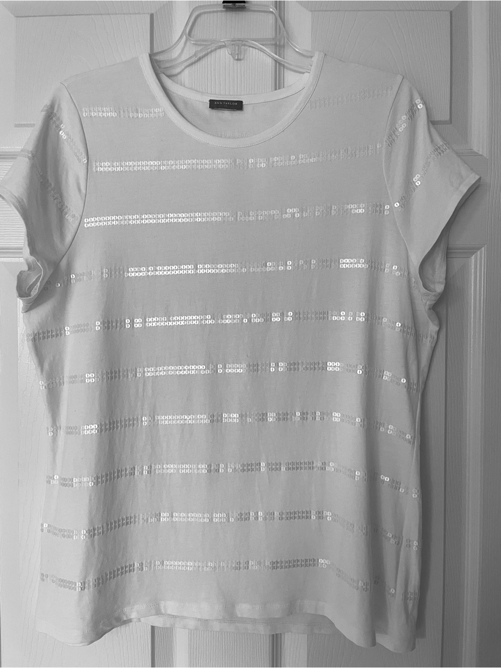 EUC Ann Taylor White Pearlized Sequin Stripe Tee Short Sleeve
